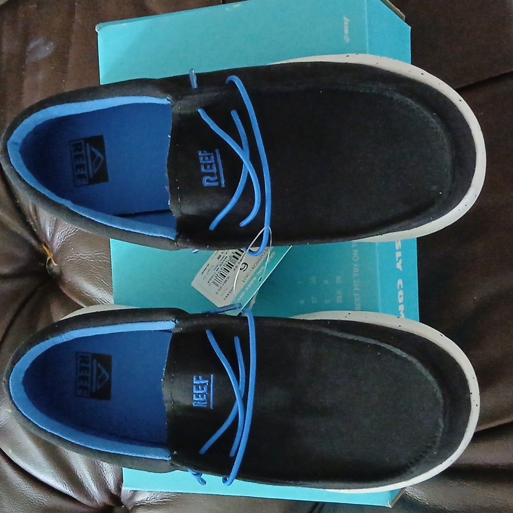 Reef boys size 6